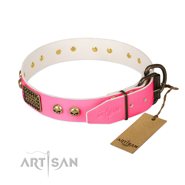 Reliable D-ring on full grain leather dog collar for your four-legged friend